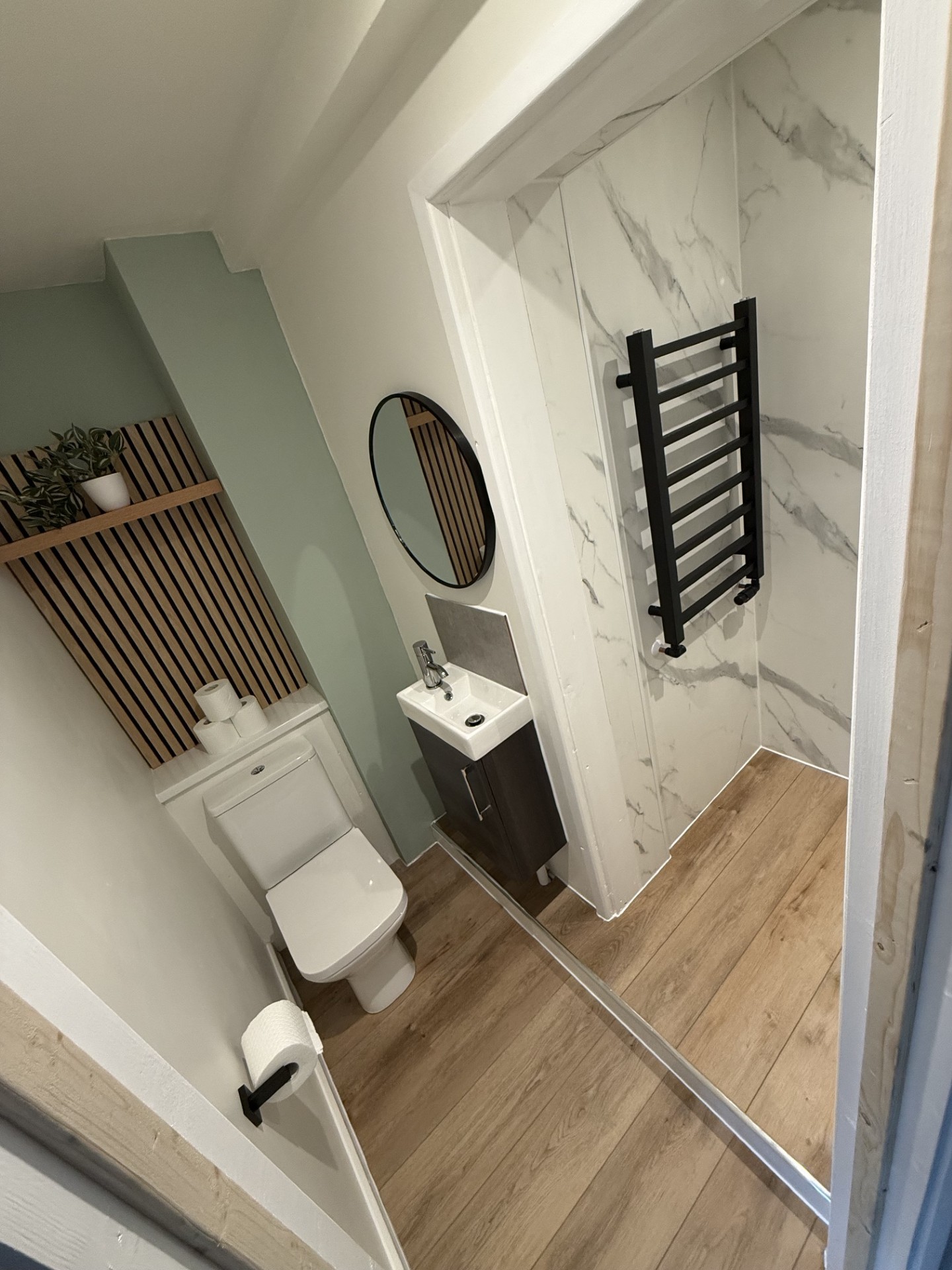 34HP-ensuite Ensuite Bedroom